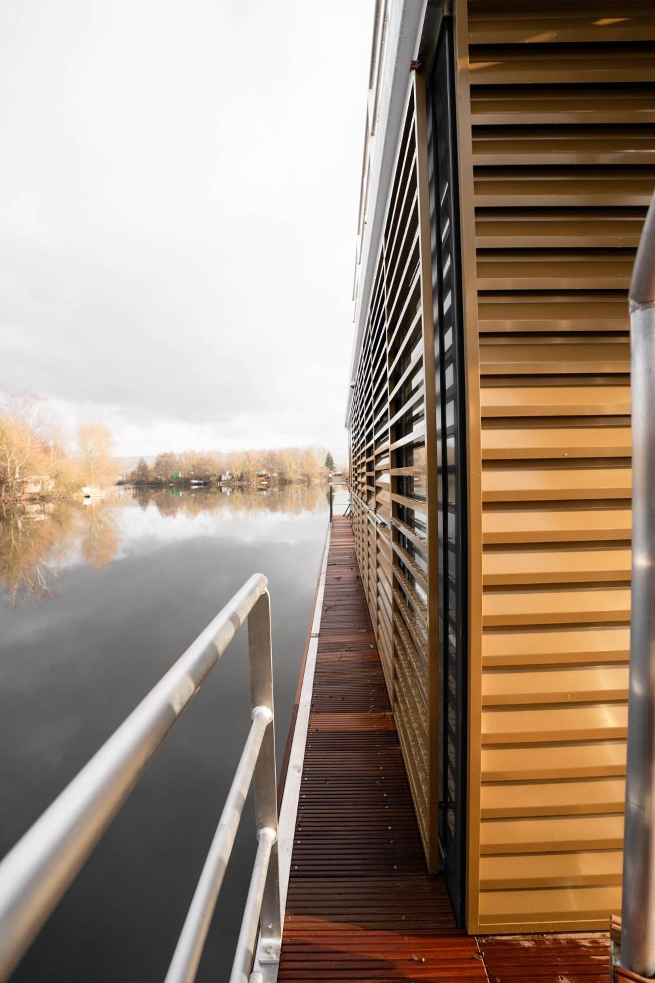 Ferienhaus Floatinghouses Weserbergland *
